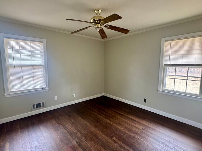 Building Photo - 318 Leola Dr