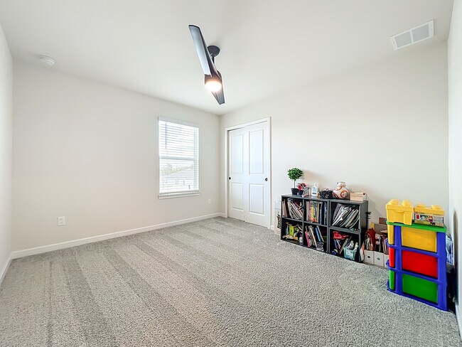 Building Photo - 1021 Savannah Palms Blvd