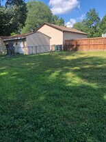 Building Photo - 9215 ARISTIDES DR