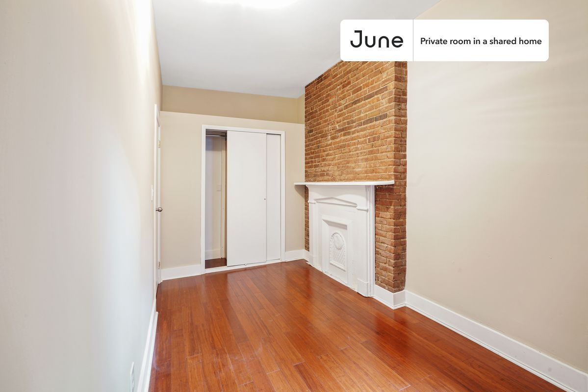 Building Photo - Private bedroom in 3 bed/2 bath Home