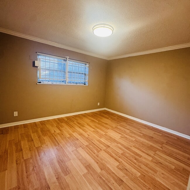 Building Photo - 3175 Sandalwood Dr
