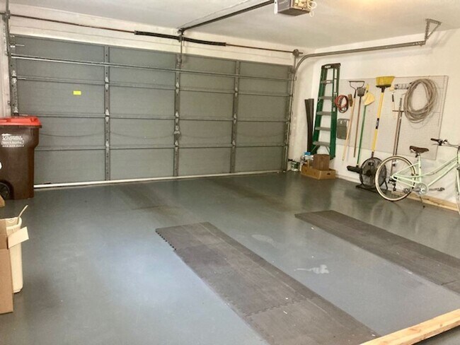 Building Photo - Meadowcrest Condo for Rent