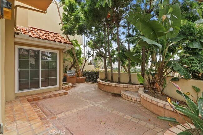 Building Photo - 6031 Shadowbrook Cir