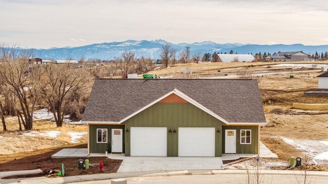 Building Photo - BRAND NEW! 2 BED/ 2BATH!