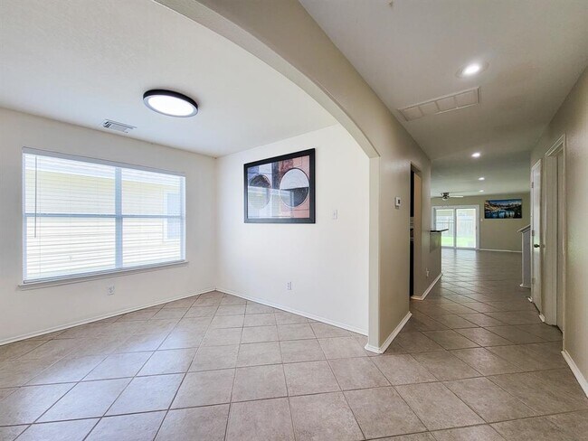 Building Photo - 2131 Cold River Dr
