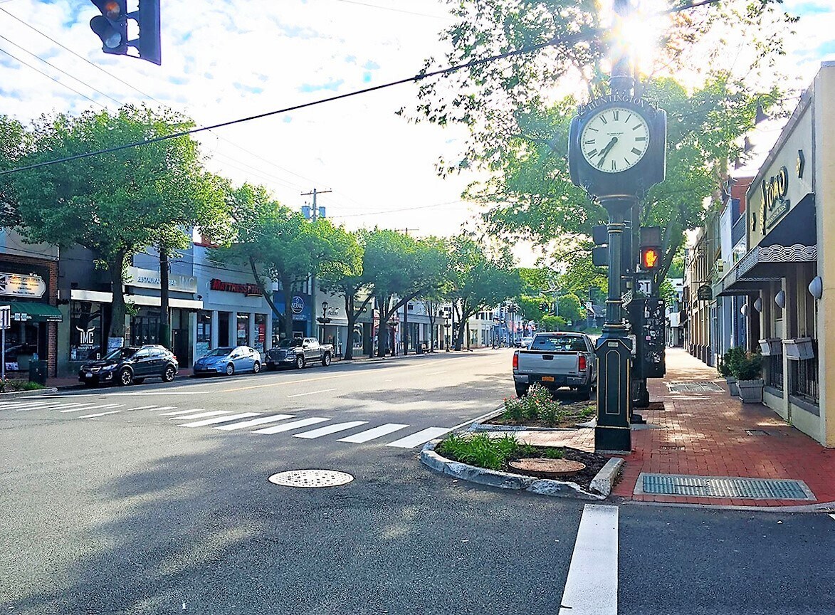 Building Photo - 308 Main St