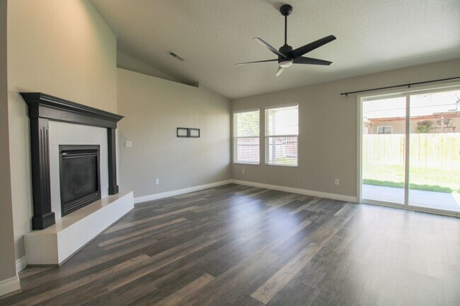 Building Photo - 3 bedroom, 2 bathroom home in Middleton!