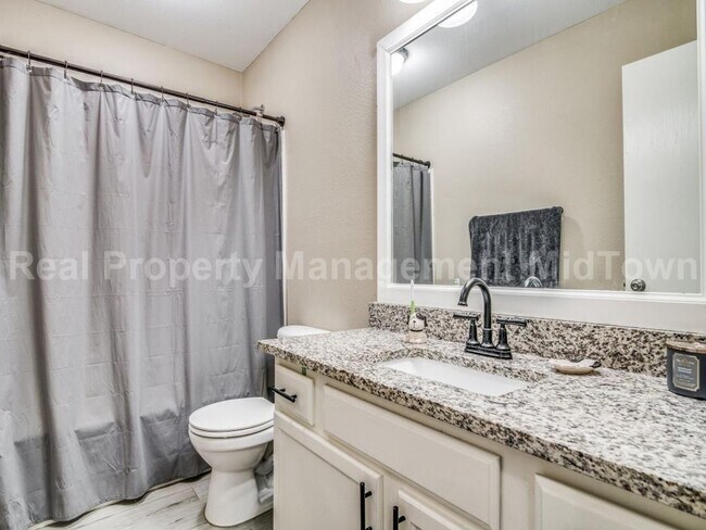 Building Photo - Stylishly Updated 3-Bedroom Home with Modern Touches & Prime Location!