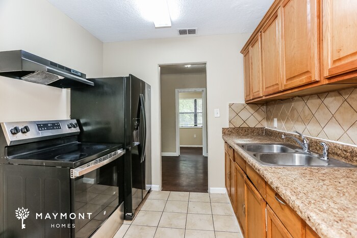 Building Photo - 5453 Oak Forest Dr