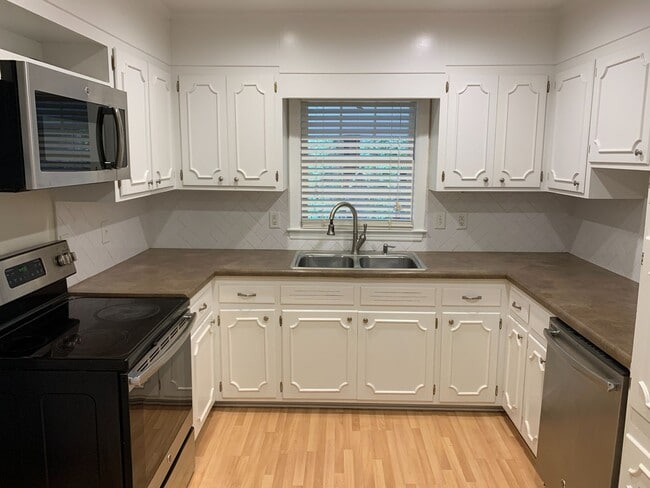 Building Photo - 1000 College Station Rd