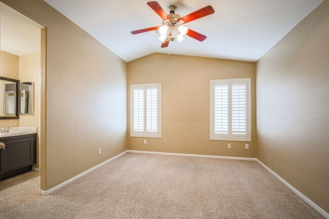 Building Photo - BEAUTIFUL 3 BD HOME LOCATED IN THE HEART O...