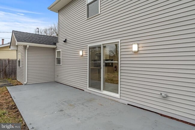 Building Photo - 34 Hinsdale Ln