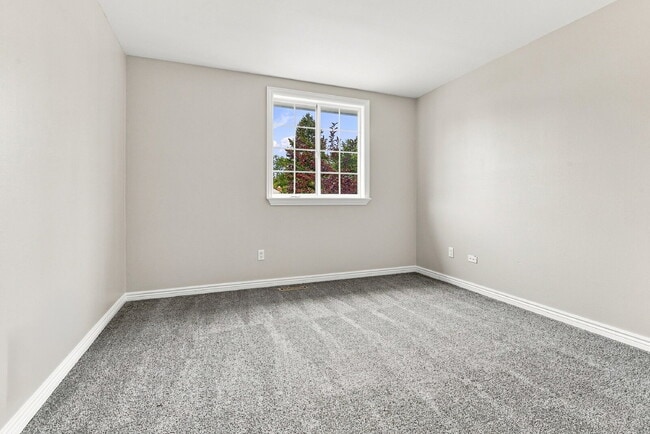 Building Photo - $2,645.95, 4-bed, 2.5-bath located in Centennial with a fenced backyard.