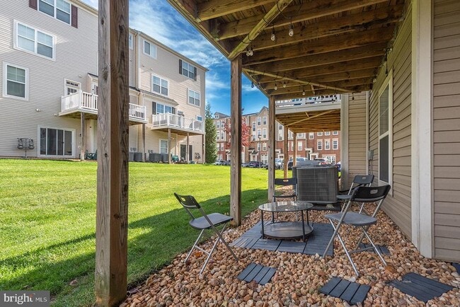 Building Photo - 43376 Town Gate Square