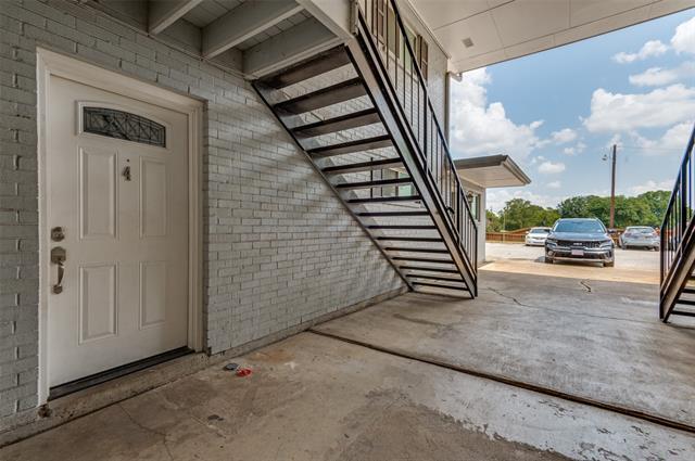 Building Photo - 428 N Dallas Ave