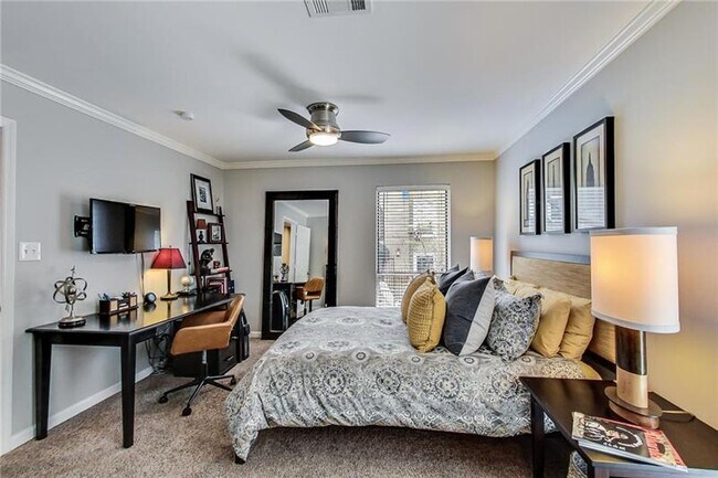 Building Photo - 203 14th St NE