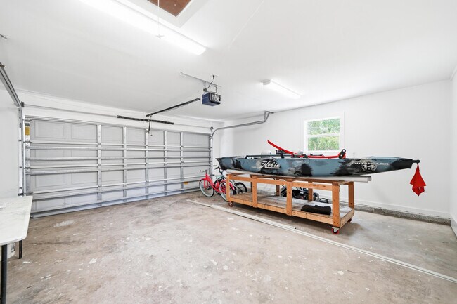 Building Photo - 942 Rue De Palms