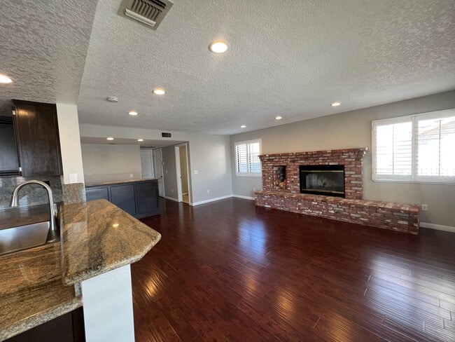 Building Photo - Spring Valley Lake Home
