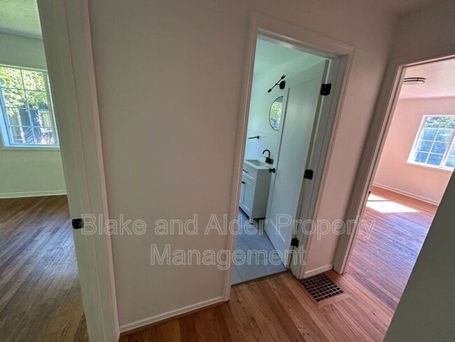 Building Photo - 198 NE 157th Ave