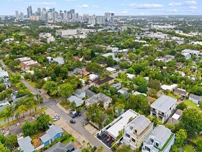 Building Photo - 1219 NE 14th Ave