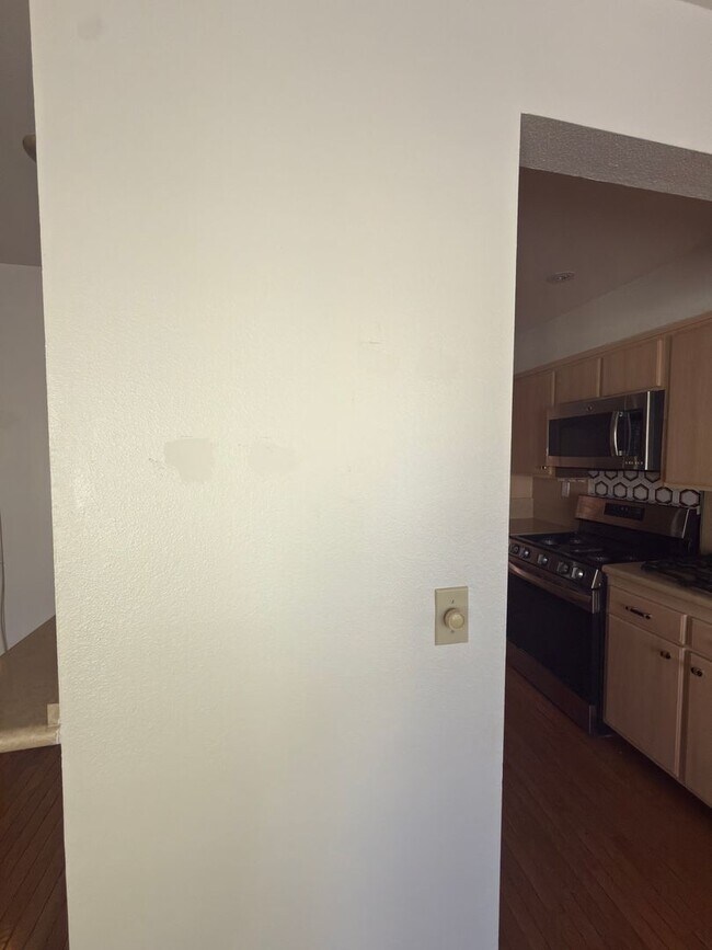 Building Photo - DESIRABLE TWO BEDROOM TWO BATH HOME IN STUDIO CITY