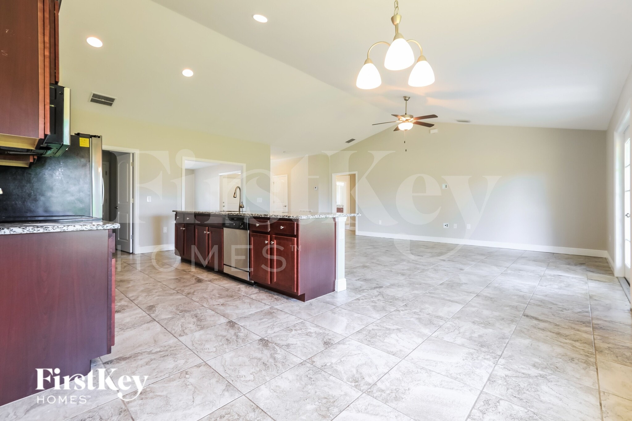 Building Photo - 282 Franca St