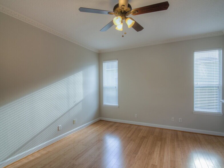 Building Photo - 553 Jasmine Bloom Dr