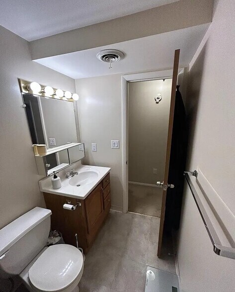 Building Photo - 1003 Nanroc Dr