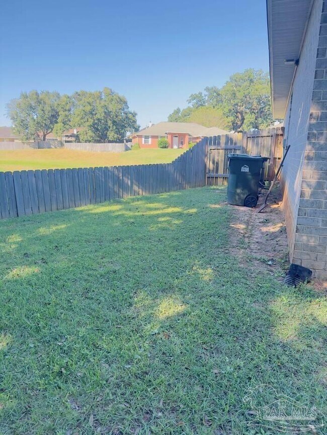 Building Photo - 6408 Sarasota St