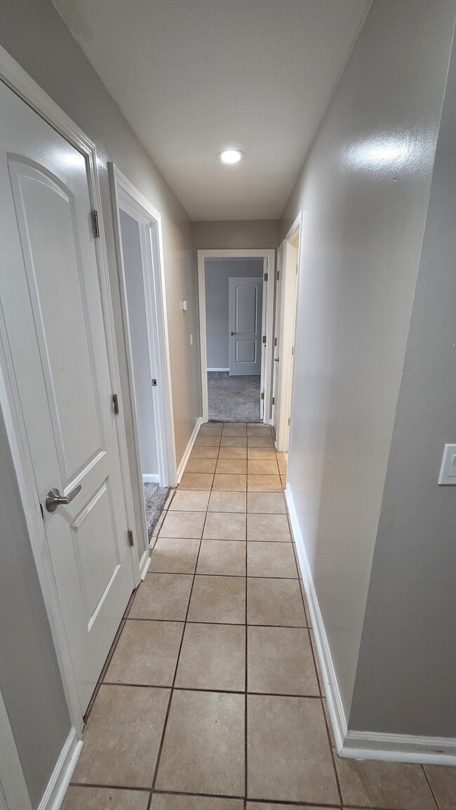 Building Photo - 2-Bed, 2-Bath Rental with Spacious Living ...