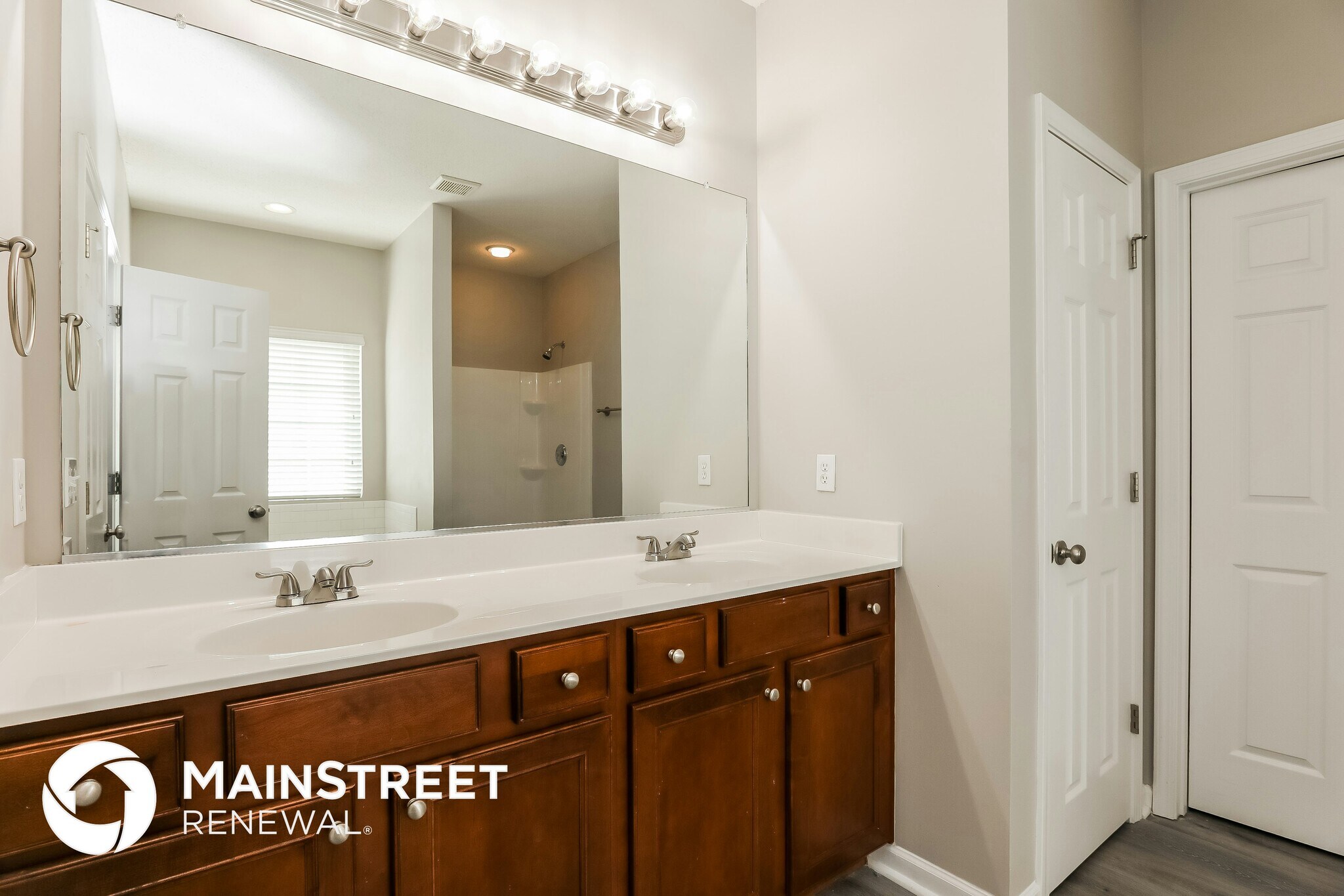 Building Photo - 594 Jockey Pl