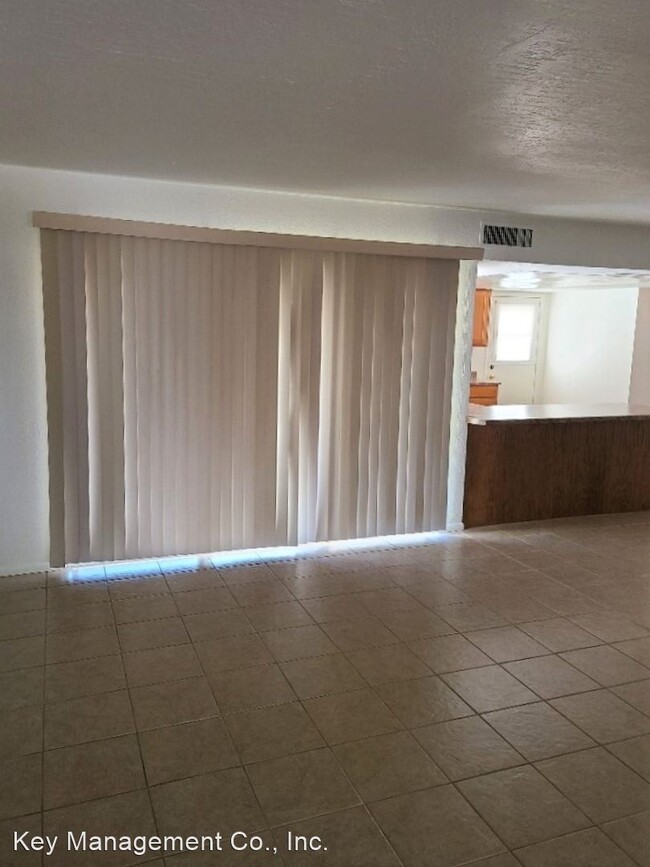 Building Photo - 3 br, 2 bath House - 4923 W. Christy Drive