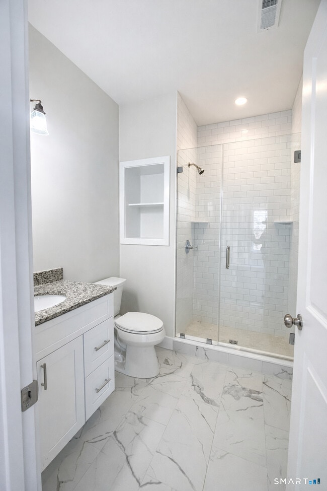 Building Photo - 24 Glen Rd