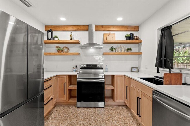 Building Photo - 314 W Alva St