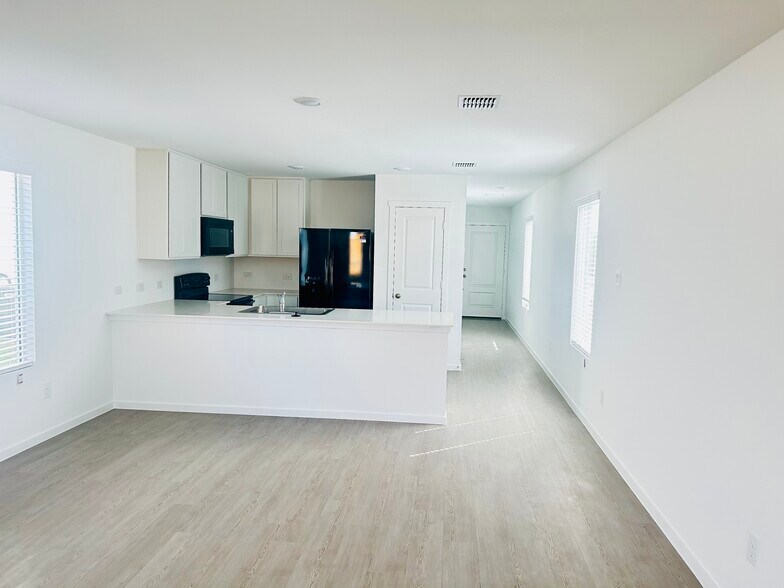 Kitchen/Entryway - 806 Sandhill Crane Ln