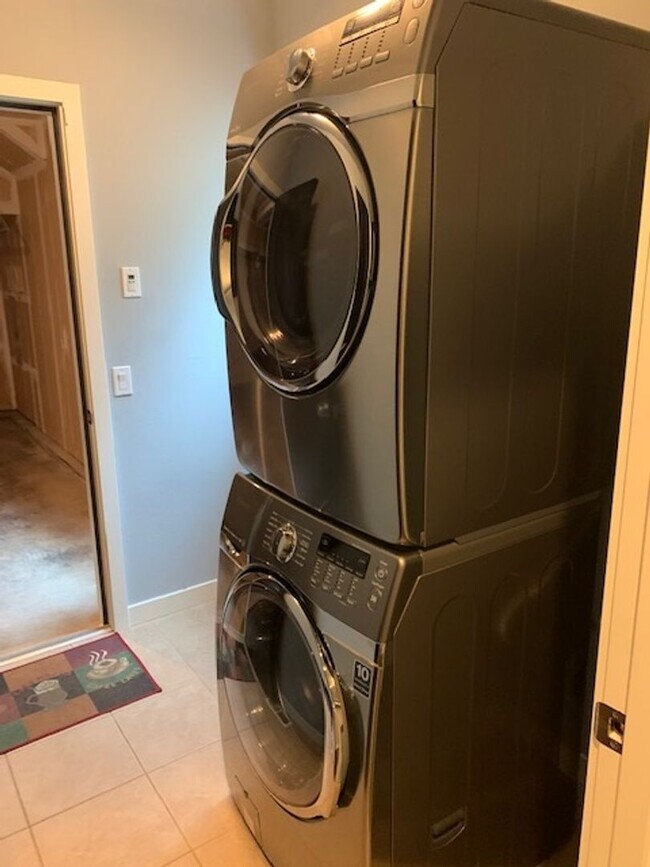 Building Photo - Wedgewood House