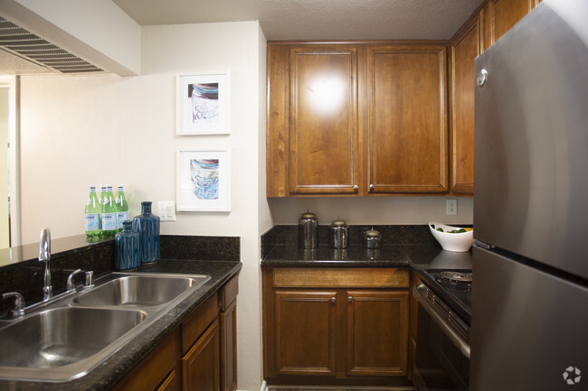 1BR, 1BA-667 SF - City View Apartments at Warner Center