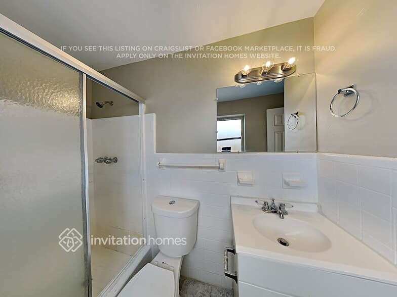 Building Photo - 2401 Jamaica Dr