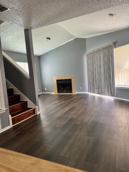 Building Photo - 6227 Valley King