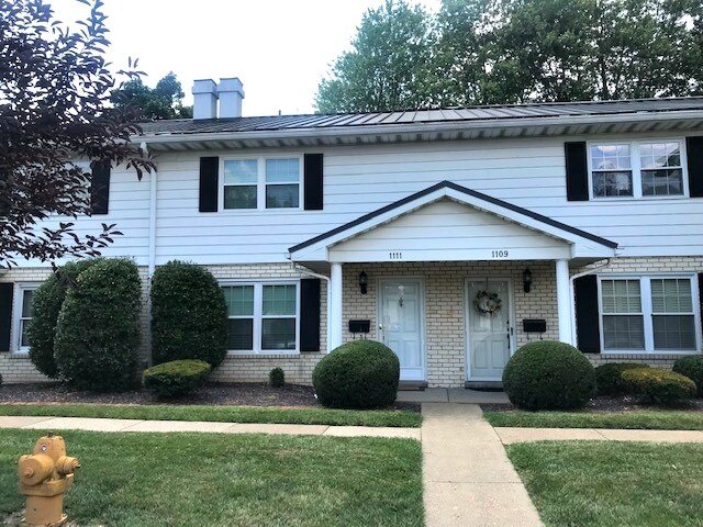 Primary Photo - 1111 Burdette Ave