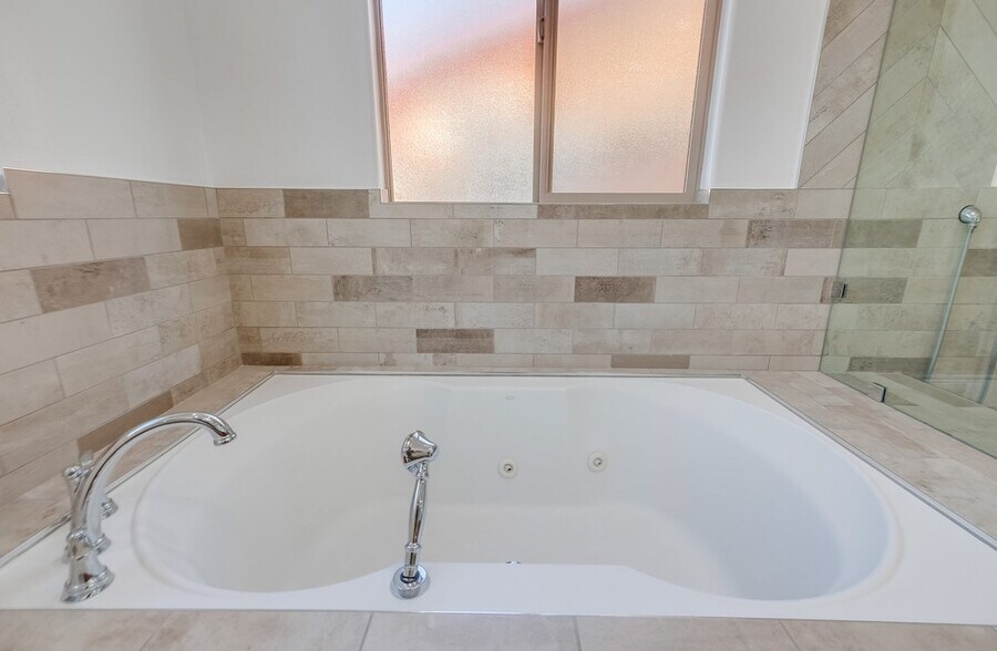 Building Photo - 1902 Marshallfield Ln