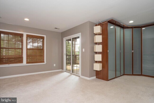 Building Photo - 3351 Beechcliff Dr