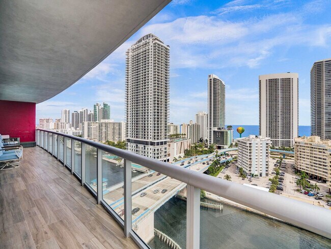 Building Photo - 2602 E Hallandale Beach Blvd
