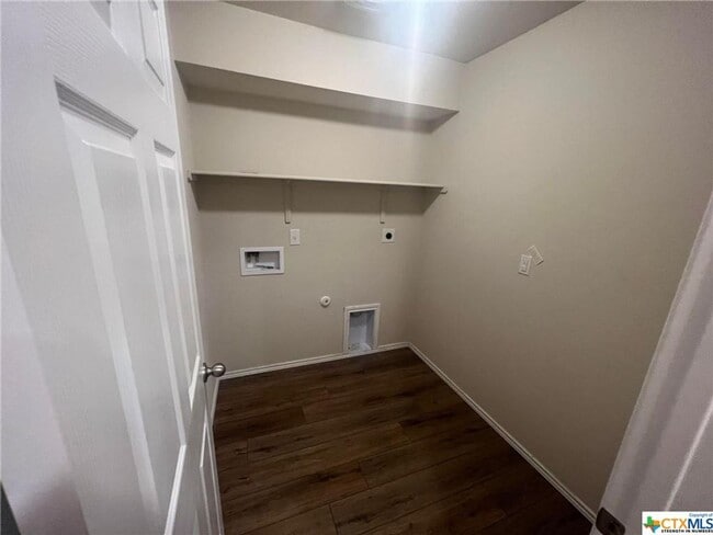 Building Photo - Lovely 3 bed 2 bath coming soon!