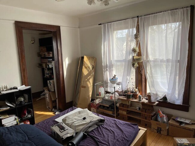 Building Photo - 1008 W Huron St