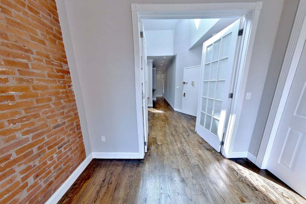 Building Photo - 206 E 83rd St
