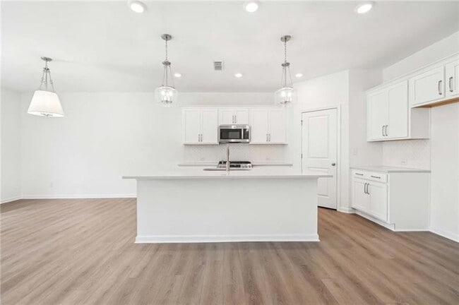 Building Photo - 320 Silverleaf Trl