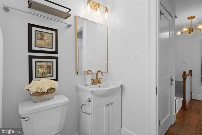 Building Photo - 521 Quintana Pl NW