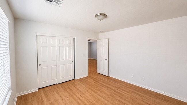 Building Photo - NO HOA | 2 Story New Paint | New Appliances | Bedroom & Full Bath Downstairs