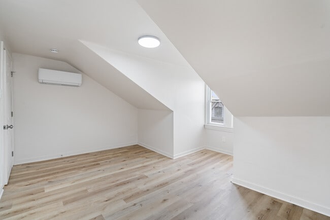 Building Photo - 2321 Spring St